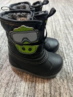Western Chief Toddler Boys' Denali Lighted Faux Fur Dinosaur Winter Boots Size 7